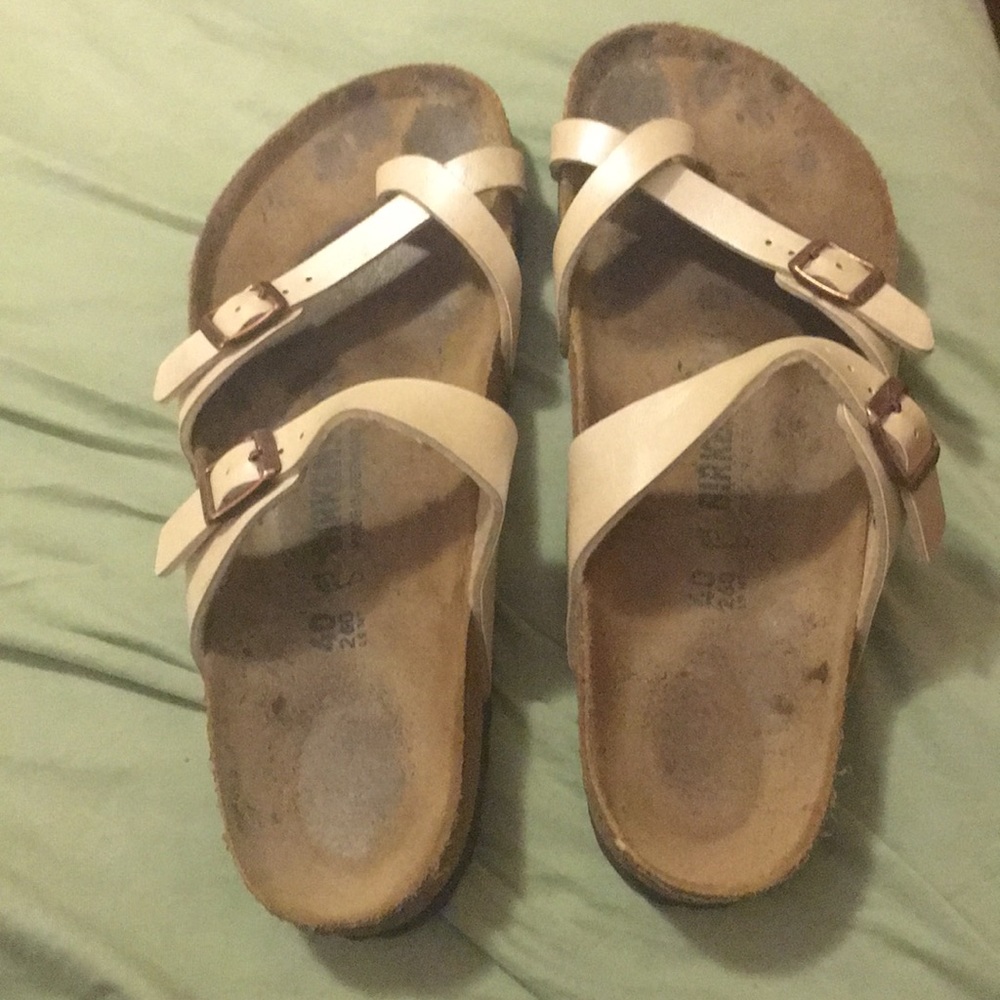 White Pearl Mayari style Birkenstock’s.